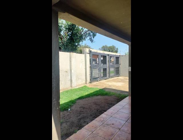 3 BEDROOM HOUSE FOR SALE IN KENILWORTH